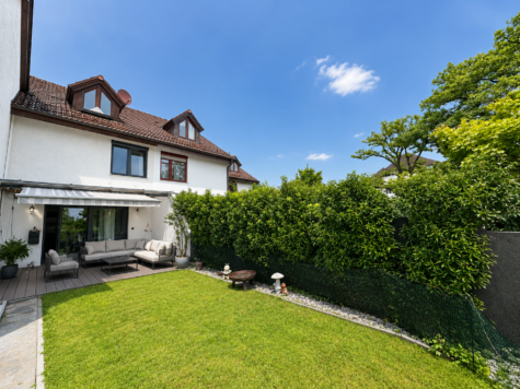 Schickes Reihenhaus mit zwei sonnigen Terrassen und Garten in familienfreundlicher Lage, 73760 Ostfildern, Haus