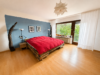 Repräsentatives 1-2-Familienhaus m. Terrasse, zwei Balkonen u. traumhaft gr. Garten in Spitzenlage - Schlafzimmer EG