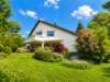 Repräsentatives 1-2-Familienhaus m. Terrasse, zwei Balkonen u. traumhaft gr. Garten in Spitzenlage - Gebäudeansicht
