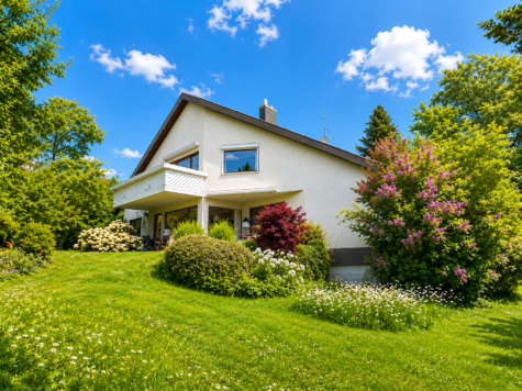 Repräsentatives 1-2-Familienhaus m. Terrasse, zwei Balkonen u. traumhaft gr. Garten in Spitzenlage, 70794 Filderstadt, Haus