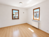 Kernsanierte 3,5 - 4-Zimmerwohnung mit EBK, Balkon und gemeinschaftlichem Garten - Zimmer