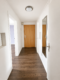Renovierte 2-Zimmer-Dachgeschosswohnung mit Küchenzeile und Balkon AN EINZELPERSON - Flur