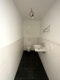 Exklusiv ausgest., neuwertige 2,5-Zimmerwohnung m. EBK und zwei Balkonen in bevorzugter Lage - Gäste-WC