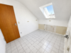 Großzügige 3 1/2-4 Zimmer-Dachgeschoßwohnung mit Balkon in schöner Lage - Küche