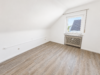 Großzügige 3 1/2-4 Zimmer-Dachgeschoßwohnung mit Balkon in schöner Lage - Zimmer