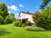 *Wohnen in Spitzenlage* Repräsentatives 1–2 Familienhaus m. herrlichem großen Gartenbereich - Gebäudeansicht
