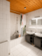 Beneidenswerte 3,5-Zimmer-Galeriewohnung im Atelierstil mit EBK, Balkon und Dachterrasse - Badezimmer