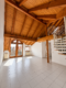 Beneidenswerte 3,5-Zimmer-Galeriewohnung im Atelierstil mit EBK, Balkon und Dachterrasse - Wohn-Essbereich