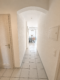 Schicke 2-Zimmerwohnung mit Einbauküche und großem Südbalkon in schöner Halbhöhenlage - Flur