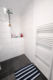*Wohnkomfort auf höchstem Niveau* Neuwertige 4,5-Zimmer-Wohnung mit großem überdachtem Balkon - Badezimmer Ansicht 3