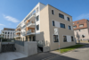 *Wohnkomfort auf höchstem Niveau* Neuwertige 4,5-Zimmer-Wohnung mit großem überdachtem Balkon - Gebäudeansicht