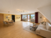 Schicke, renovierte 6-Zimmer-Maisonettewohnung m. Balkon u. Gemeinschaftsgarten in Aussichtslage - Wohnzimmer