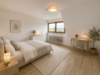 Schicke, renovierte 6-Zimmer-Maisonettewohnung m. Balkon u. Gemeinschaftsgarten in Aussichtslage - Schlafzimmer 1. DG