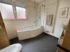 Schicke, renovierte 6-Zimmer-Maisonettewohnung m. Balkon u. Gemeinschaftsgarten in Aussichtslage - Bad 1. DG Ansicht 2
