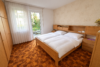 Teilrenoviertes 2-3 Familienhaus mit 2 Balkonen, Terrasse und Garten in bevorzugter Lage - Schlafzimmer EG