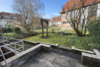 Teilrenoviertes 2-3 Familienhaus mit 2 Balkonen, Terrasse und Garten in bevorzugter Lage - Terrasse EG