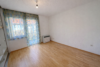 Teilrenoviertes 2-3 Familienhaus mit 2 Balkonen, Terrasse und Garten in bevorzugter Lage - Zimmer OG