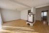 Teilrenoviertes 2-3 Familienhaus mit 2 Balkonen, Terrasse und Garten in bevorzugter Lage - Zimmer OG