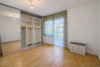Teilrenoviertes 2-3 Familienhaus mit 2 Balkonen, Terrasse und Garten in bevorzugter Lage - Zimmer OG