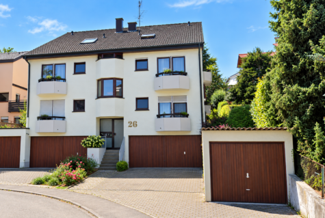 Schicke, renovierte 3,5-Zimmerwohnung mit EBK und zwei Balkonen in schöner Halbhöhenlage, 70794 Filderstadt, Wohnung