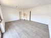 In schöner Ortsrandlage - Gepflegte 2-Zimmerwohnung mit EBK, Südbalkon, Loggia und Hobbyraum - Wohn-Essbereich