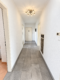 In schöner Ortsrandlage - Gepflegte 2-Zimmerwohnung mit EBK, Südbalkon, Loggia und Hobbyraum - Flur